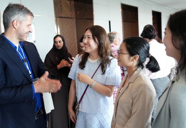 茅台代表团与评奖组委会成员亲切交流 茅台代表团与评奖组委会成员亲切交流