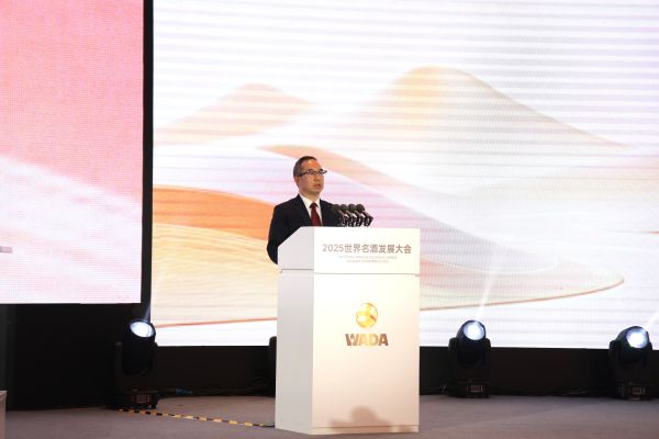 陈华作主旨演讲